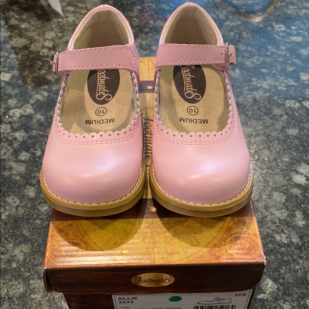 FootMates Pink Dress Shoes with Scalloped Trim